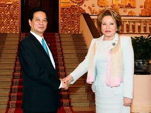 越南政府总理阮晋勇会见俄联邦委员会主席